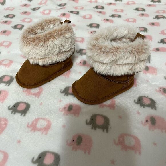 First Steps Faux Fur Trimmed Boots Size 3-6 m EUC - Picture 4 of 4